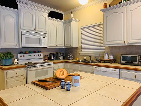 3rd image of 11073 Garrett Dr