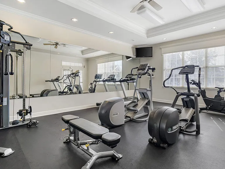 Greenbrier Estates Apartments — Photo 7