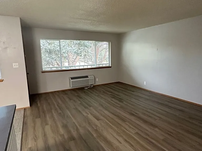 401 S Holly St — Photo 18