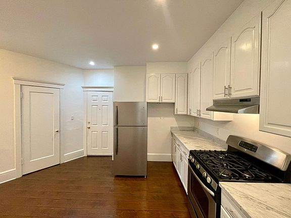 2nd image of 2960 Polk St APT 4