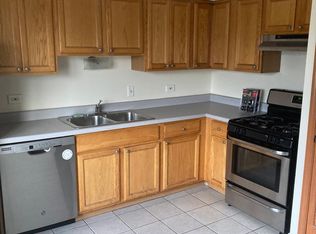 634 Carroll Sq #1W, Elk Grove Village, IL 60007