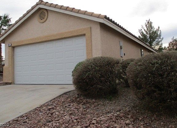 3rd image of 321 Laguna Glen Dr