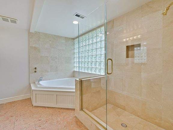 2nd image of 2053 Sandalwood Ct