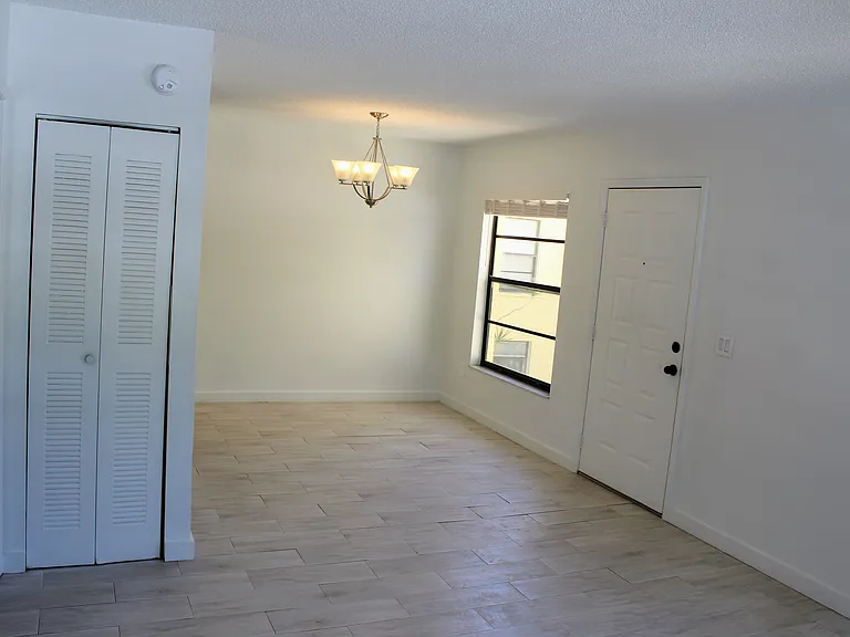 13608 S Village Dr — Photo 4