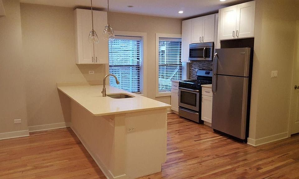 1st image of 3604 N Lakewood Ave #302
