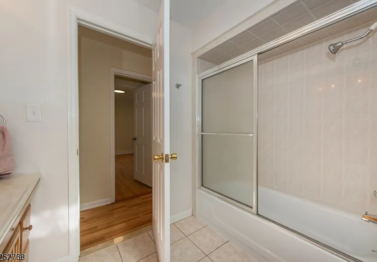 19 Center Ave — Photo 24