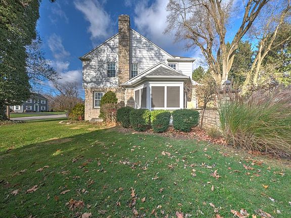5th image of 376 Durfee Dr