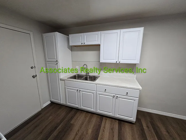 1921 NE 17th Way — Photo 5