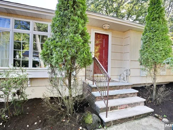92 Montvale Ave, Montvale, NJ 07645