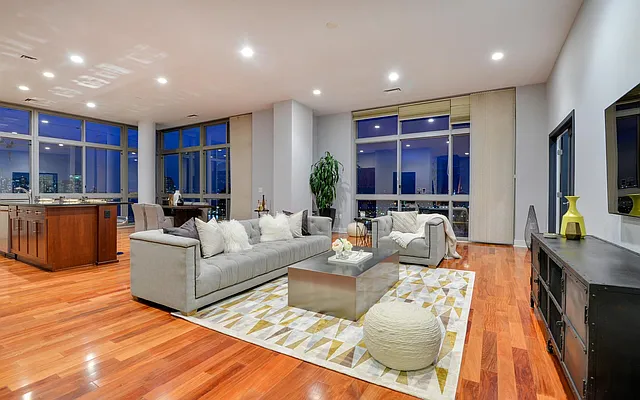 Sold by Avenue Residential | media 9