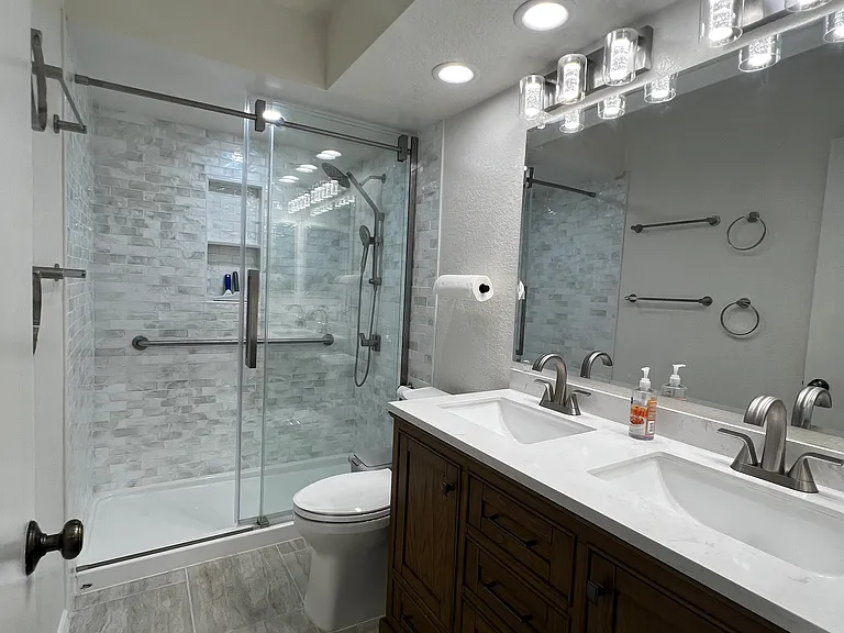 7825 Seaglen Dr — Photo 40