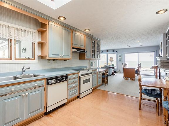 5th image of 715 Ontario Dr