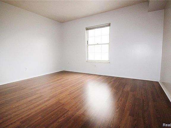 2nd image of 966 Bloomfield Village Blvd #F1