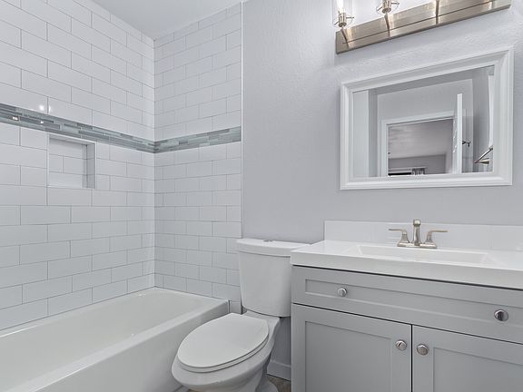 3rd image of 850 S River Dr Unit 1005