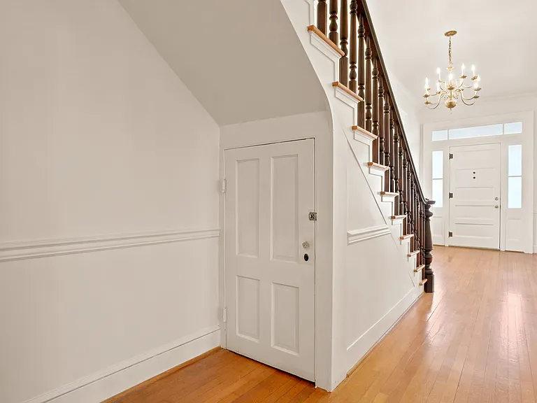 209 N Washington St — Photo 40