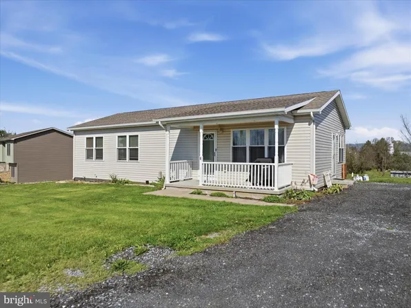 6 Walleye Dr, Shippensburg, PA 17257