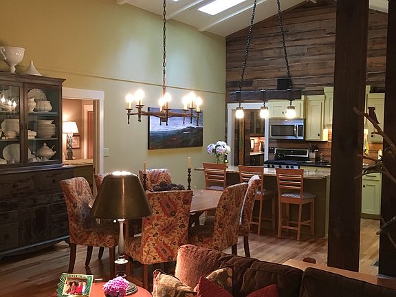 Living area to DR/kitchen