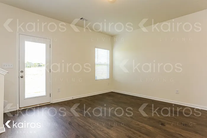 3 bed, 2.5 bath, 1304 sqft, $1,545 — Photo 2