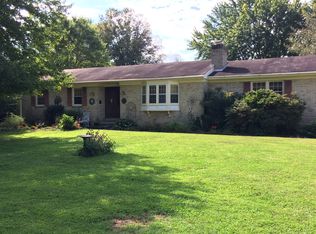 19322 Youngs Cliff Rd, Sterling, VA 20165