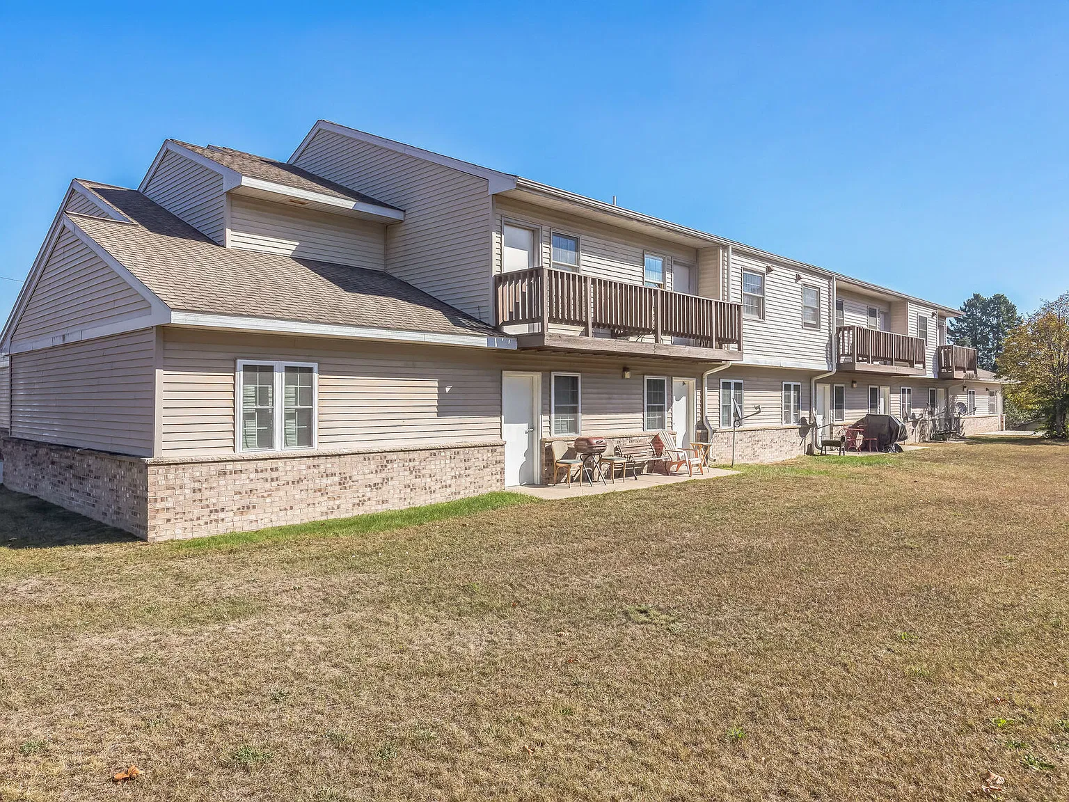 Spruce Meadows Apartments — Photo 3