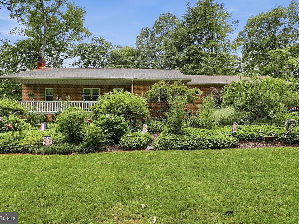 1st image of 549 Macintosh Dr