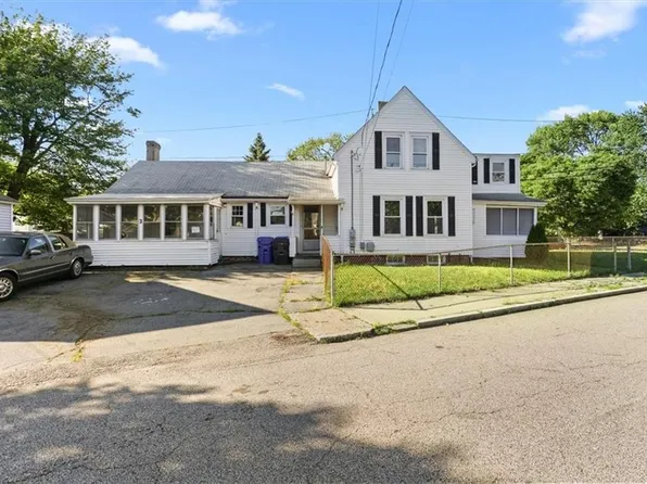 6 Shore Rd, Riverside, RI 02915