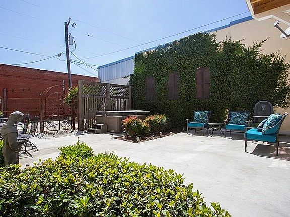 3rd image of 5 W Mesquite Ave