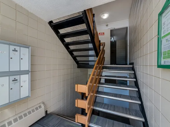 Edwin Manor, 1969 Upland Dr SE, Medicine Hat, AB T1A 7K3