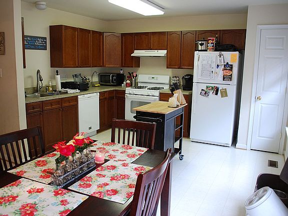 4th image of 508 Hupps Hill Ct