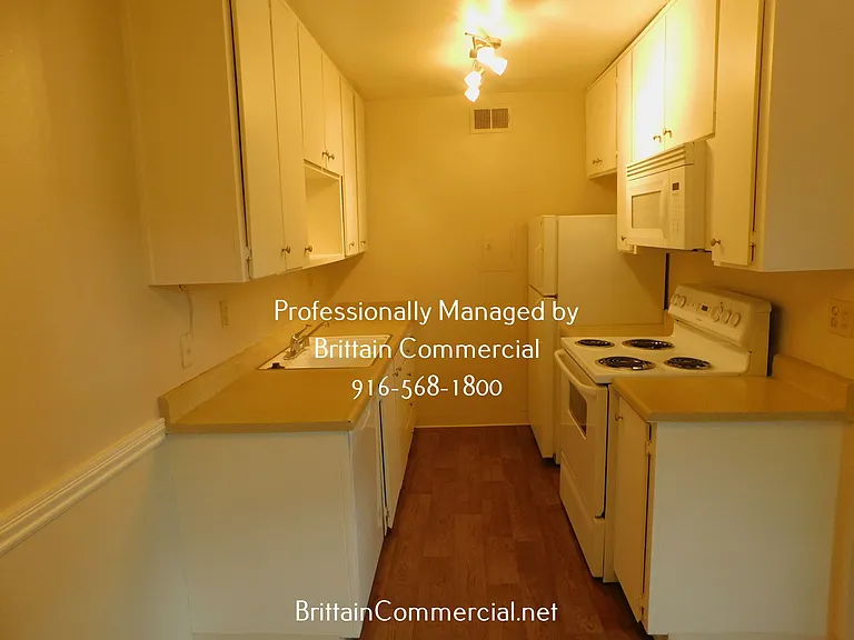 2818 O St #15 — Photo 14