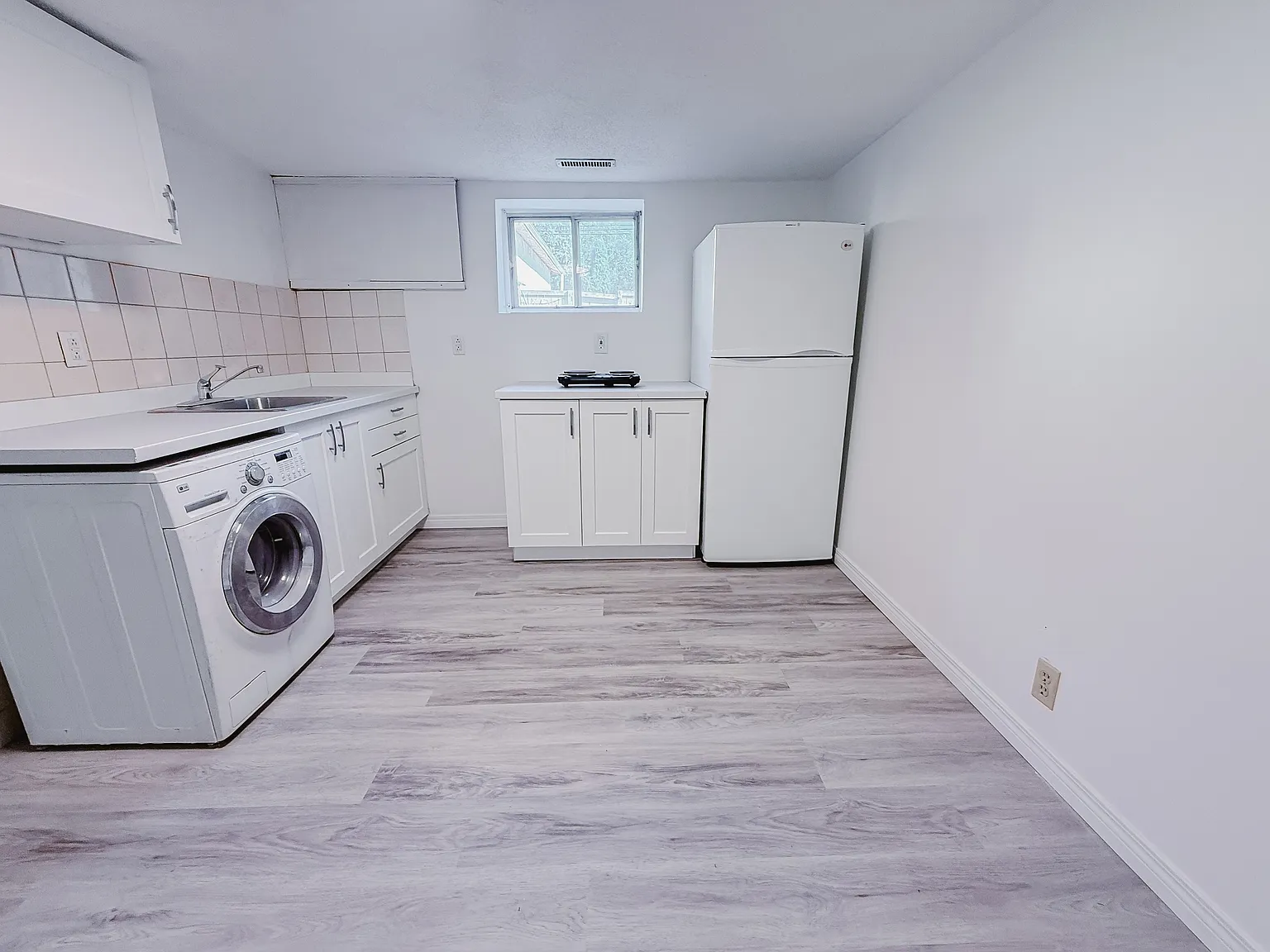 424 32 Avenue NW, Calgary, AB - Lower B/ Rightside — Photo 2