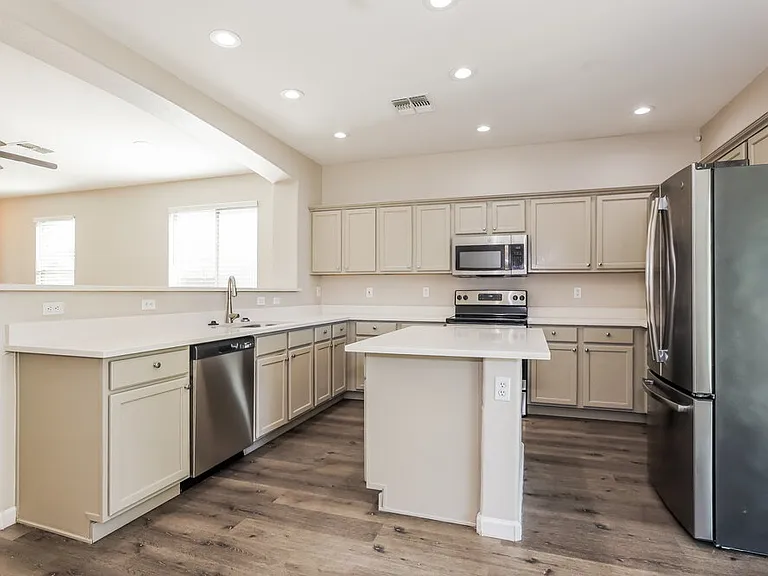 40994 N Vine Ave — Photo 7