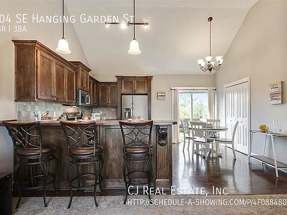 4th image of 104 SE Hanging Garden St