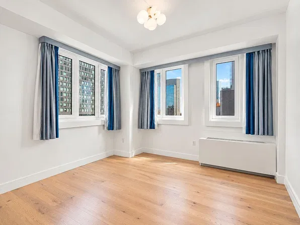 24-16 Queens Plz S #11B, Long Island City, NY 11101