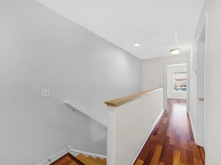 6928 Hawthorne Trace Ln — Photo 21