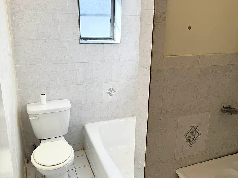2204 Clarendon Rd #2H — Photo 8