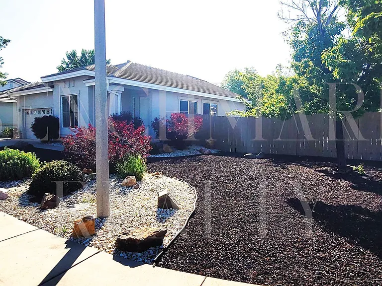 2210 Evergreen Park Dr — Photo 2