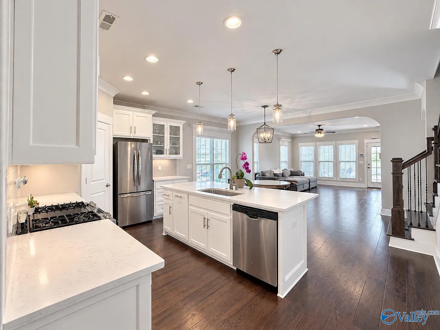 3 bed, 2.0 bath, 2627 sqft, $2,800 — Photo 3