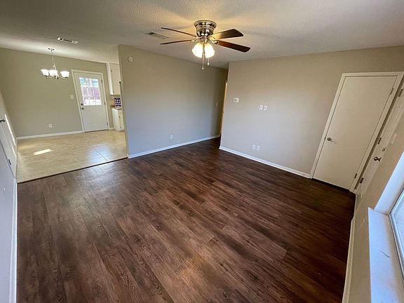 3rd image of 3483 Willow Ln