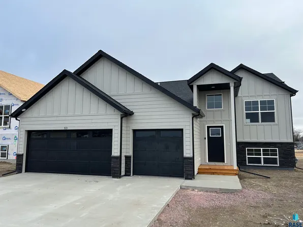919 Estate St, Harrisburg, SD 57032
