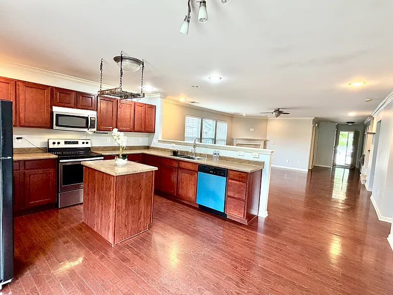 996 Applecross Dr — Photo 4