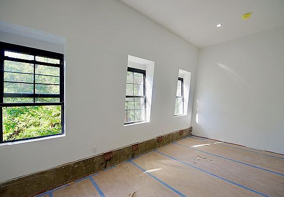 2nd image of 172 Elizabeth St #4A