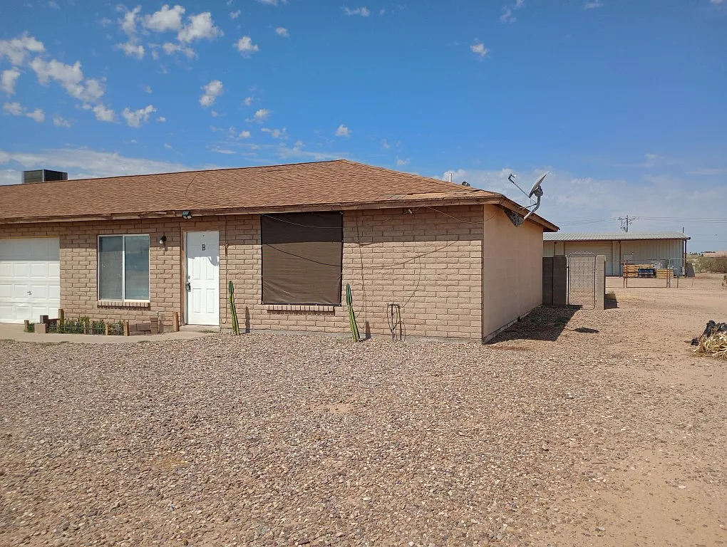 3 bed, 2.0 bath, 1144 sqft, $1,350 — Photo 1