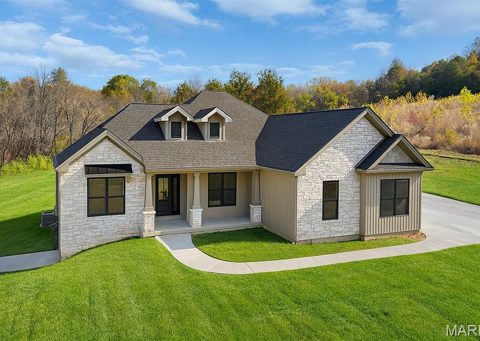 1st image of 10 Hidden Hills Rd #10