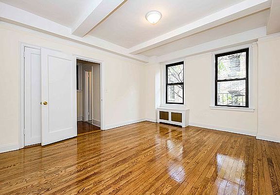 5th image of 237 E 20th St APT 5C
