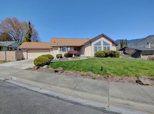932 NW Donna Dr, Grants Pass, OR