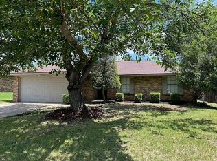 215 Ginger Ln, Euless, TX 76039