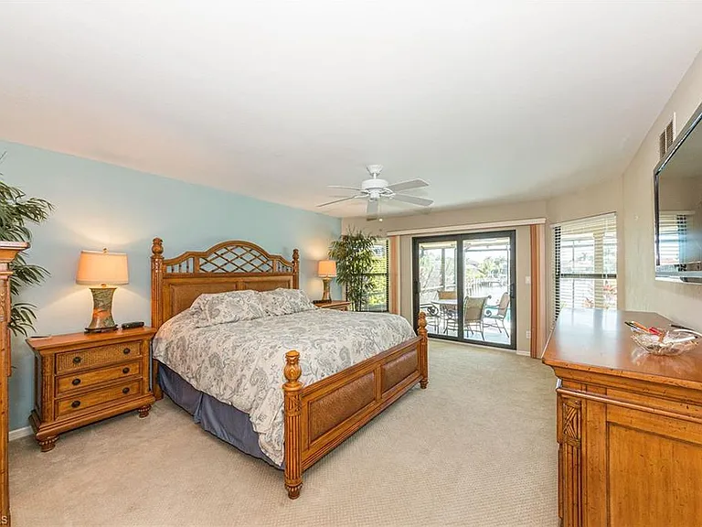 219 Copperfield Ct — Photo 10