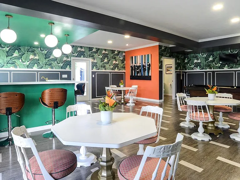 The Beverly — Photo 19