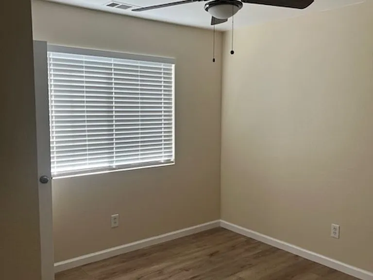 1480 Bentley Dr — Photo 6